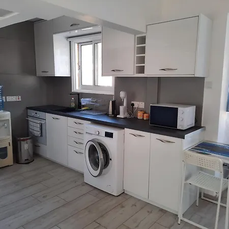 Large Studio 300m From The Beach *