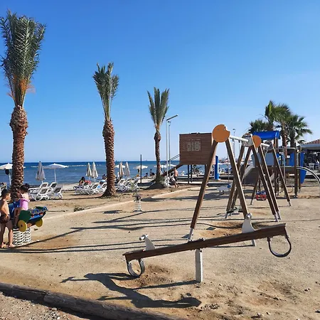 Large Studio 300m From The Beach Διαμέρισμα